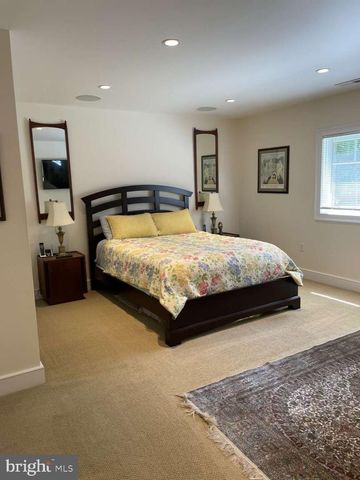 215 OAKWOOD LN, Phoenixville, PA 19460