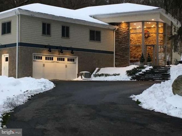 215 OAKWOOD LN, Phoenixville, PA 19460