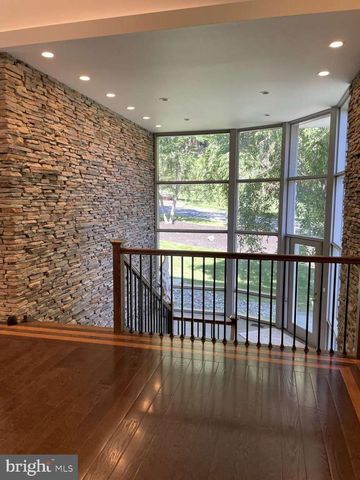 215 OAKWOOD LN, Phoenixville, PA 19460