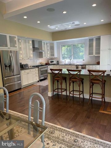 215 OAKWOOD LN, Phoenixville, PA 19460