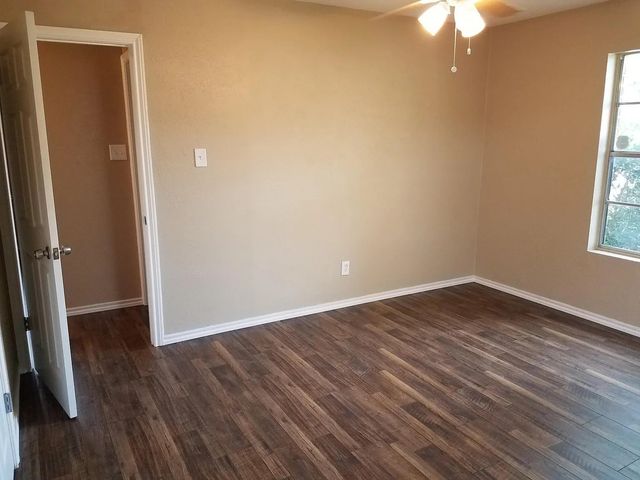 100 Lochness Lane, Benbrook, TX 76126