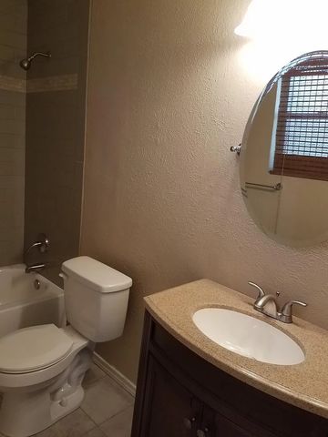 100 Lochness Lane, Benbrook, TX 76126