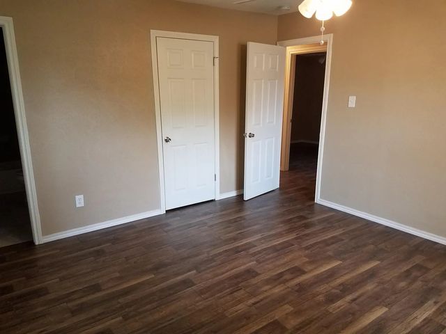 100 Lochness Lane, Benbrook, TX 76126