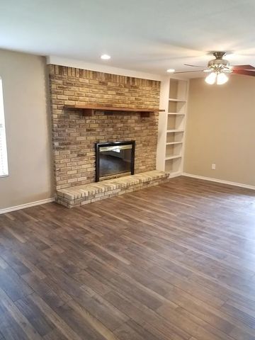 100 Lochness Lane, Benbrook, TX 76126