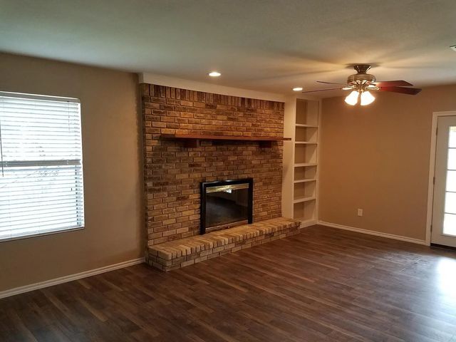 100 Lochness Lane, Benbrook, TX 76126