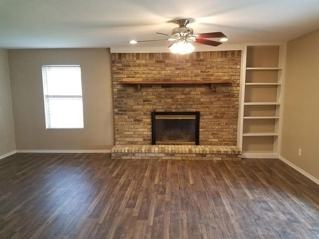 100 Lochness Lane, Benbrook, TX 76126