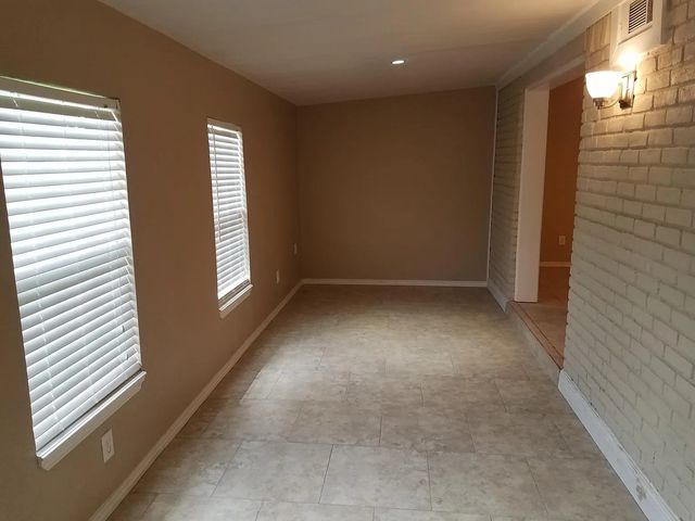 100 Lochness Lane, Benbrook, TX 76126