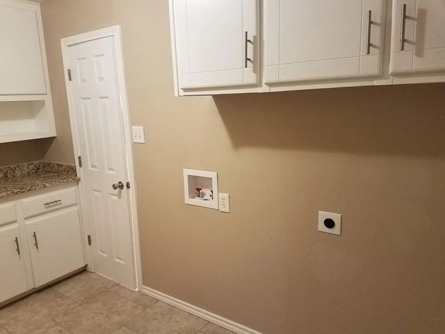 100 Lochness Lane, Benbrook, TX 76126