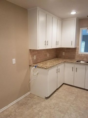 100 Lochness Lane, Benbrook, TX 76126