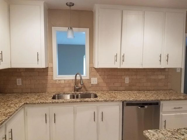 100 Lochness Lane, Benbrook, TX 76126