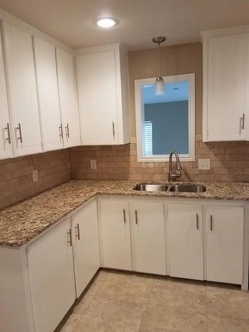 100 Lochness Lane, Benbrook, TX 76126