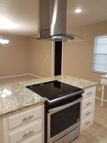 100 Lochness Lane, Benbrook, TX 76126