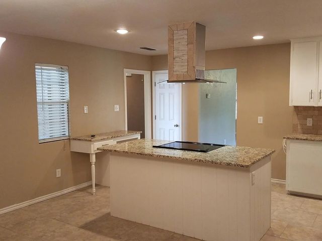 100 Lochness Lane, Benbrook, TX 76126