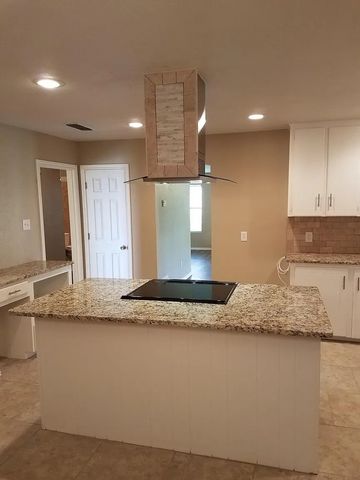 100 Lochness Lane, Benbrook, TX 76126