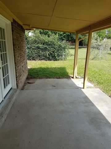 100 Lochness Lane, Benbrook, TX 76126