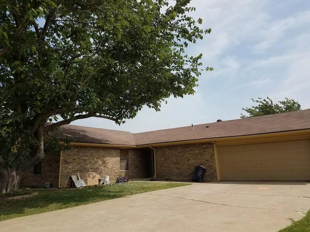 100 Lochness Lane, Benbrook, TX 76126