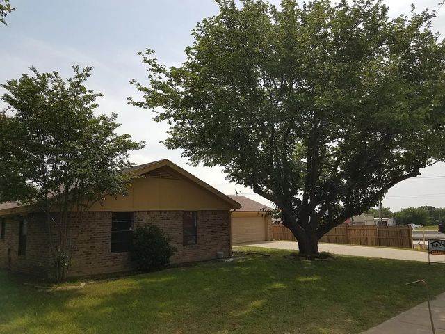 100 Lochness Lane, Benbrook, TX 76126