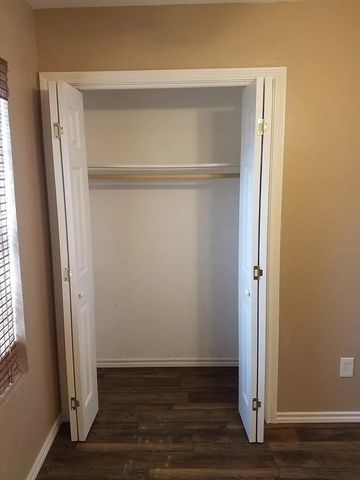 100 Lochness Lane, Benbrook, TX 76126