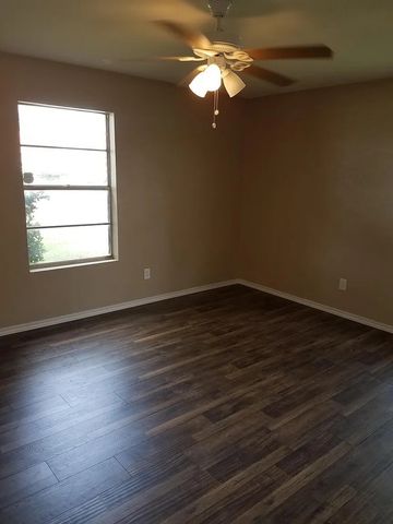 100 Lochness Lane, Benbrook, TX 76126