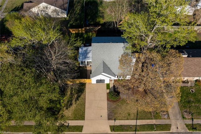 1824 Slalom DR, Virginia Beach, VA 23453