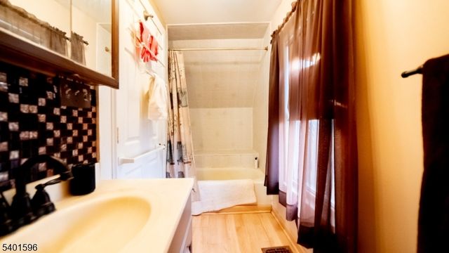 21 Edison Ave, Ogdensburg Boro, NJ 07439