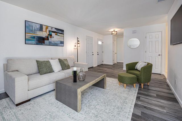 7156 Stanford Oak Dr, Sacramento, CA 95842