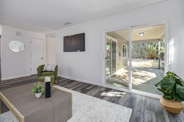 7156 Stanford Oak Dr, Sacramento, CA 95842