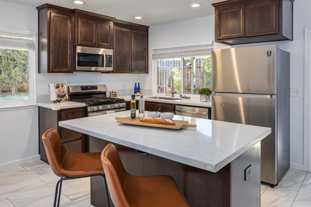 7156 Stanford Oak Dr, Sacramento, CA 95842