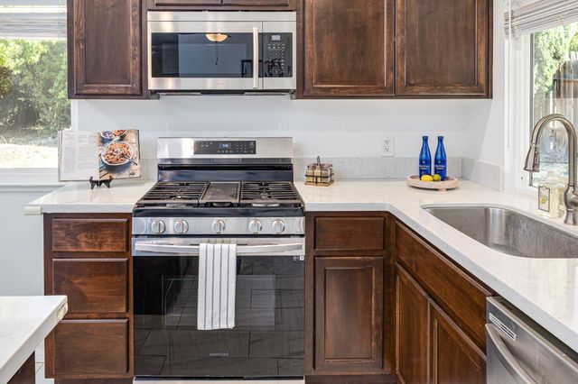 7156 Stanford Oak Dr, Sacramento, CA 95842