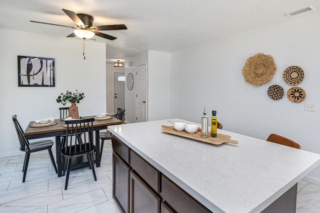 7156 Stanford Oak Dr, Sacramento, CA 95842