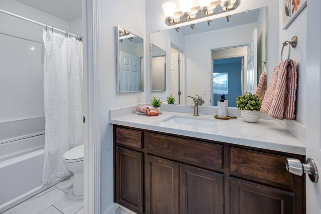 7156 Stanford Oak Dr, Sacramento, CA 95842