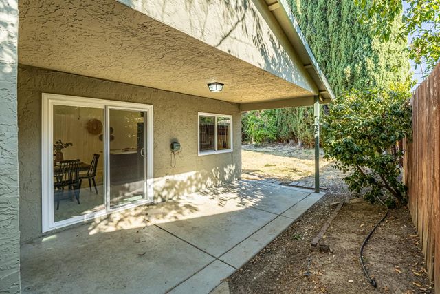 7156 Stanford Oak Dr, Sacramento, CA 95842