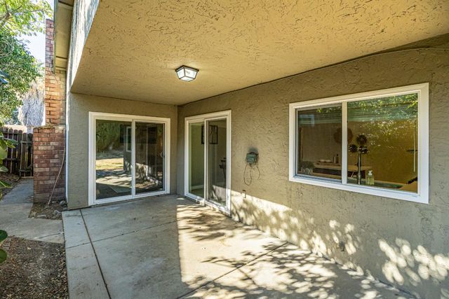 7156 Stanford Oak Dr, Sacramento, CA 95842
