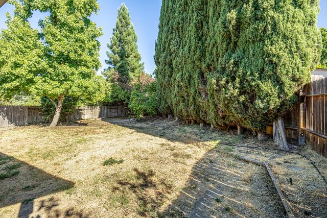 7156 Stanford Oak Dr, Sacramento, CA 95842