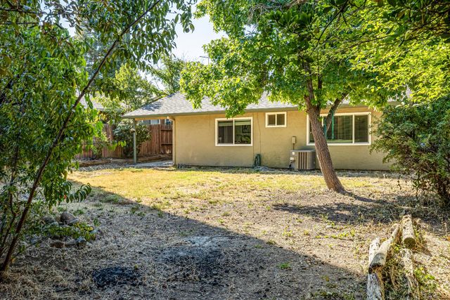 7156 Stanford Oak Dr, Sacramento, CA 95842
