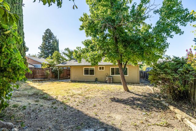 7156 Stanford Oak Dr, Sacramento, CA 95842