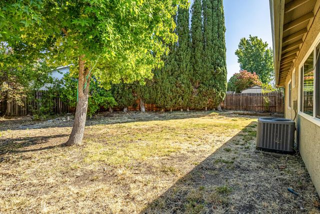 7156 Stanford Oak Dr, Sacramento, CA 95842