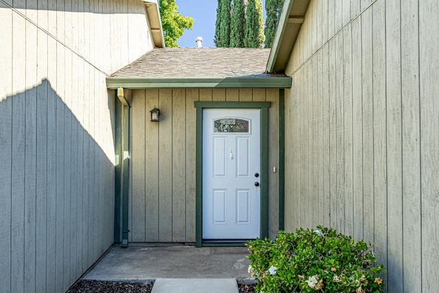 7156 Stanford Oak Dr, Sacramento, CA 95842