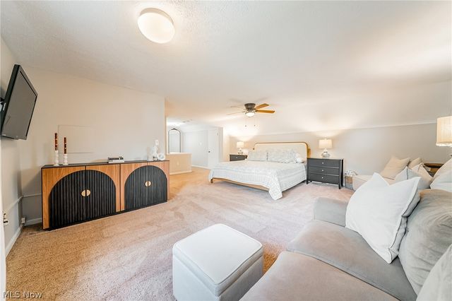 1376 Parkview Drive, Lyndhurst, OH 44124