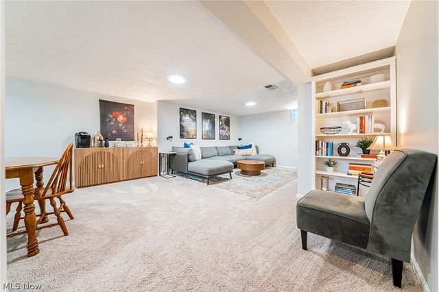 1376 Parkview Drive, Lyndhurst, OH 44124