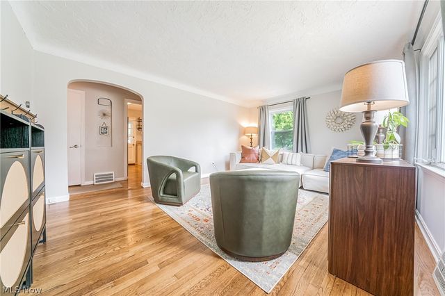 1376 Parkview Drive, Lyndhurst, OH 44124