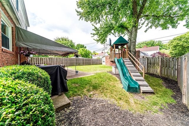 1376 Parkview Drive, Lyndhurst, OH 44124