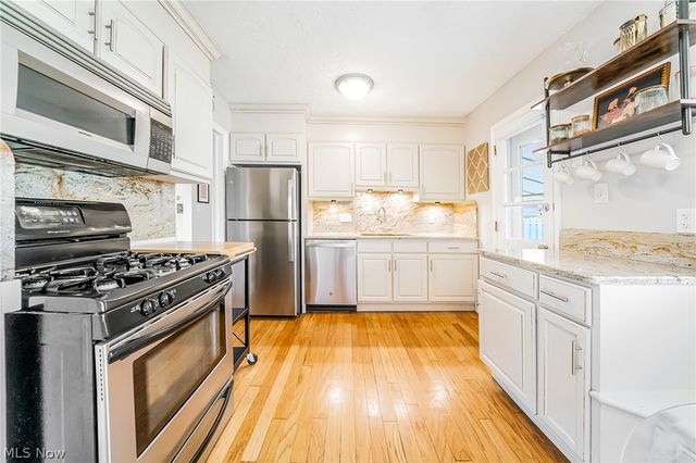 1376 Parkview Drive, Lyndhurst, OH 44124