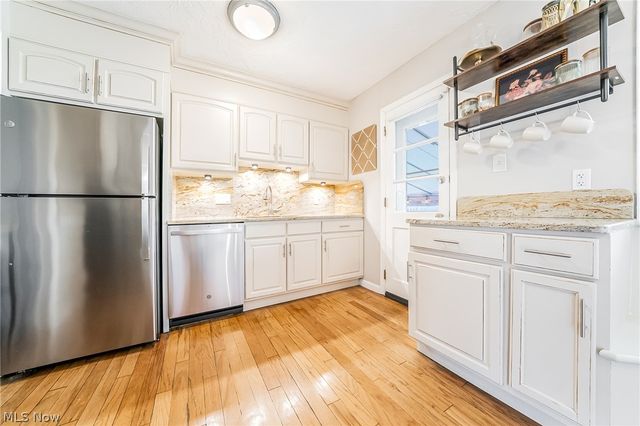 1376 Parkview Drive, Lyndhurst, OH 44124