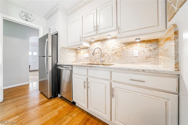 1376 Parkview Drive, Lyndhurst, OH 44124