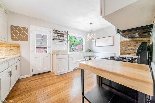 1376 Parkview Drive, Lyndhurst, OH 44124