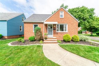 1376 Parkview Drive, Lyndhurst, OH 44124