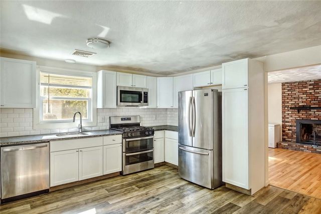 8 Ashby Street, Johnston, RI 02919