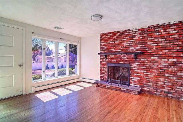 8 Ashby Street, Johnston, RI 02919