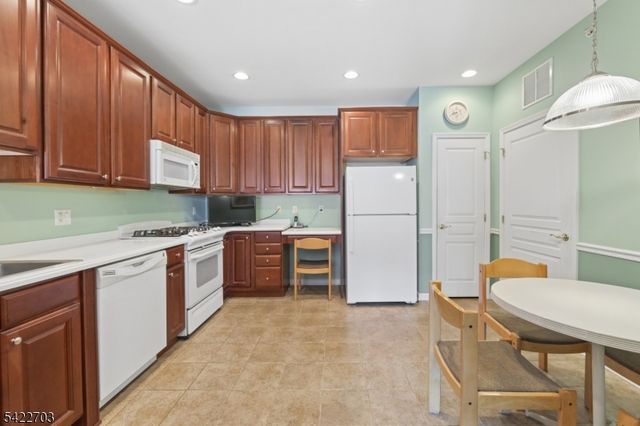 9402 Warrens Way, Wanaque Boro, NJ 07465